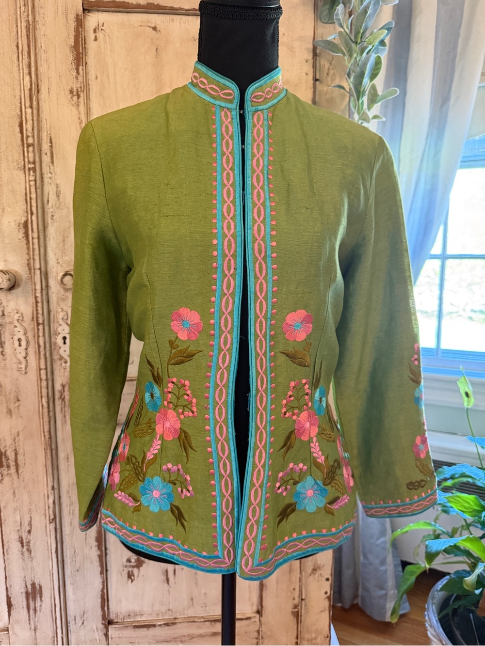 Plenty by Tracy Reece silk blend jacket with floral embroidery detail. Medium